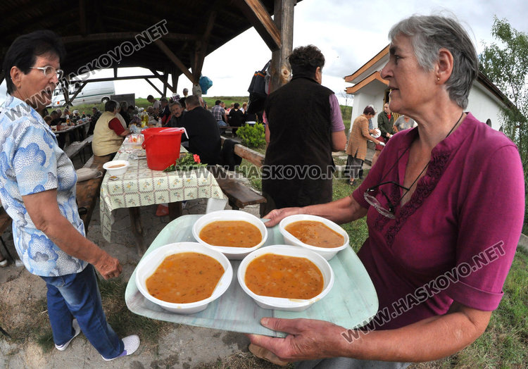 Блажен и постен курбан за Петър и Павел край Конуш