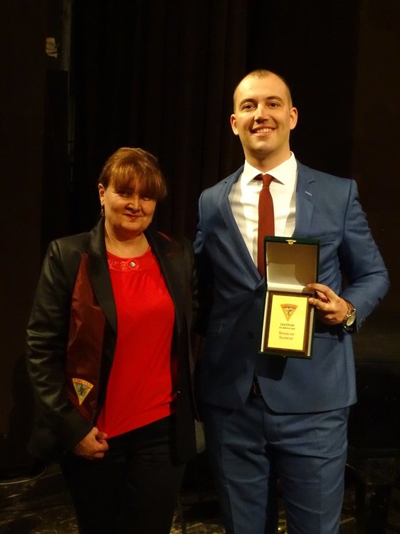 Елитната Математическа гимназия в Смолян изпрати випуск 2018, сред тях десетки отличници