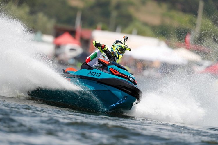 Уникално шоу от звук светлина и концерт на рок група „Хоризонт” край Водното огледало