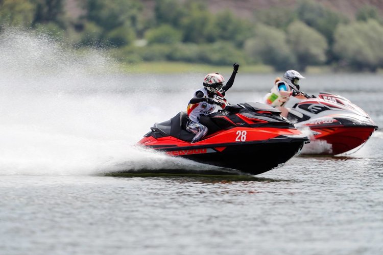 Уникално шоу от звук светлина и концерт на рок група „Хоризонт” край Водното огледало