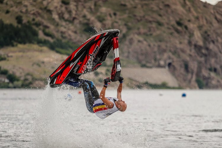 Уникално шоу от звук светлина и концерт на рок група „Хоризонт” край Водното огледало