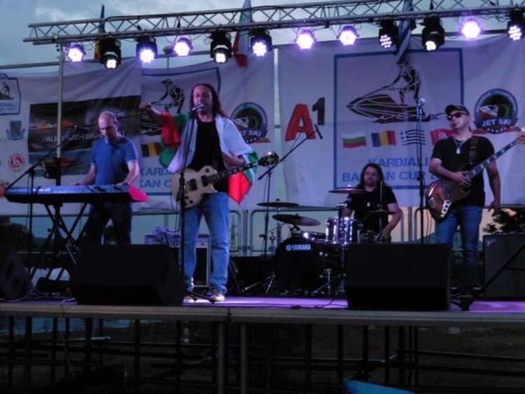 Уникално шоу от звук светлина и концерт на рок група „Хоризонт” край Водното огледало