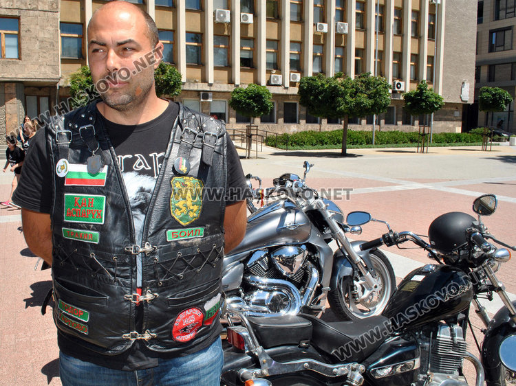 Тодор от карлово пристигна в Хасково да подкрепи протеста на майките