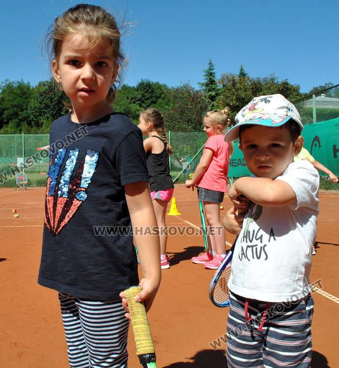 Тригодишният Марти бе сред най-малките на корта