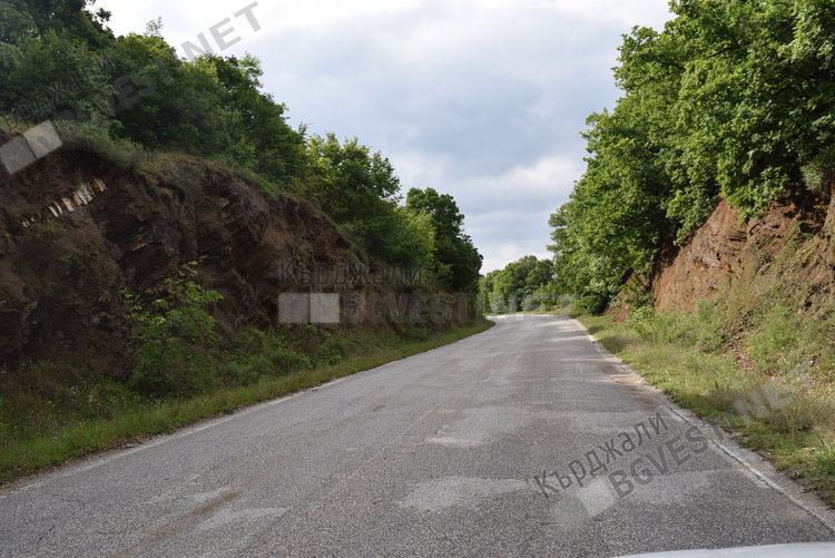 Стартира ремонтът на 32 км. от път II-59 Момчилград – Ивайловград