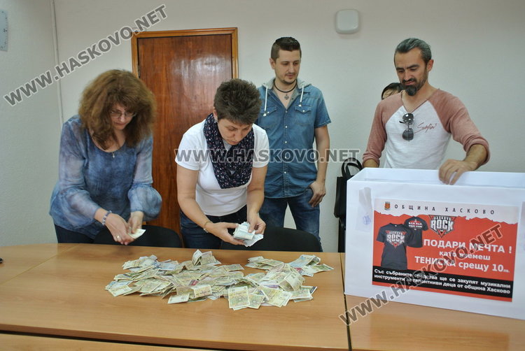 „Хасково рок 2018“ събра пари за музикални инструменти за три деца от благотворителния концерт