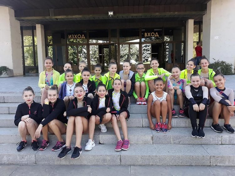 Пълна гама от медали за грациите на Хасково в турнира "Огърлицата на Десислава"