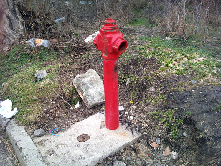 Смолянчани складират дърва върху пожарни хидранти, глобата е до два бона 