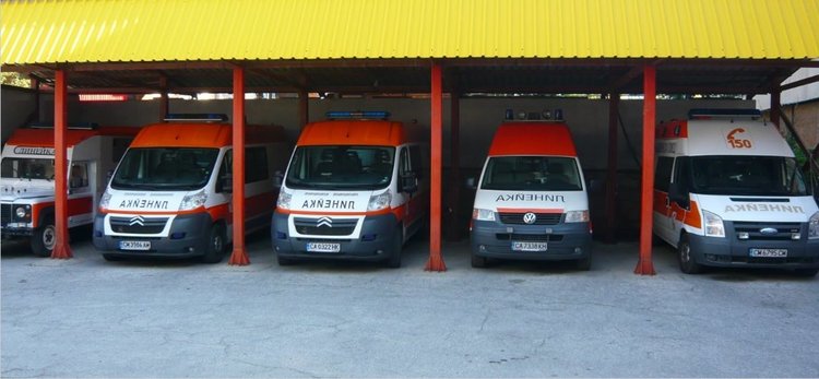 18 годишен губи контрол над "Опел", двама младежи пострадаха