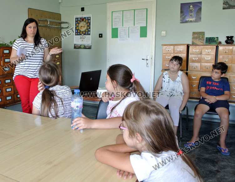 Учат деца на краезнание в библиотеката през юли