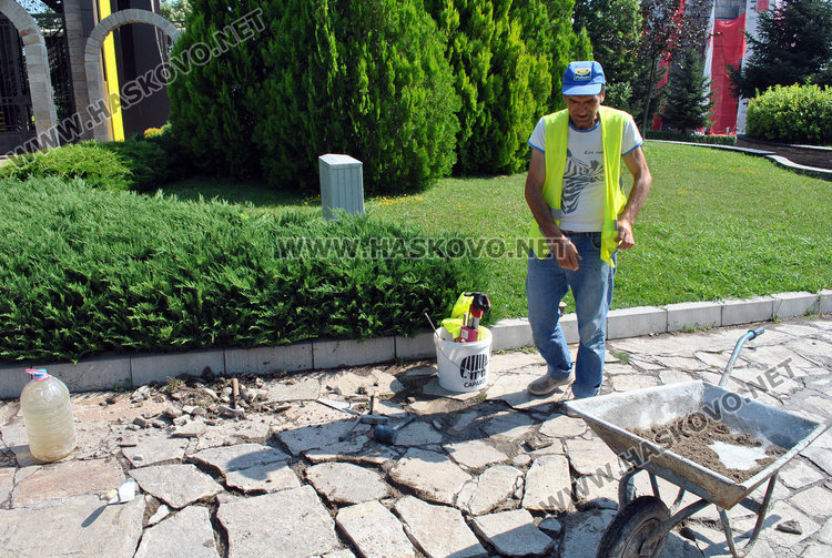 Хасковлии крадат пясък от детските площадки в парка на Ямача