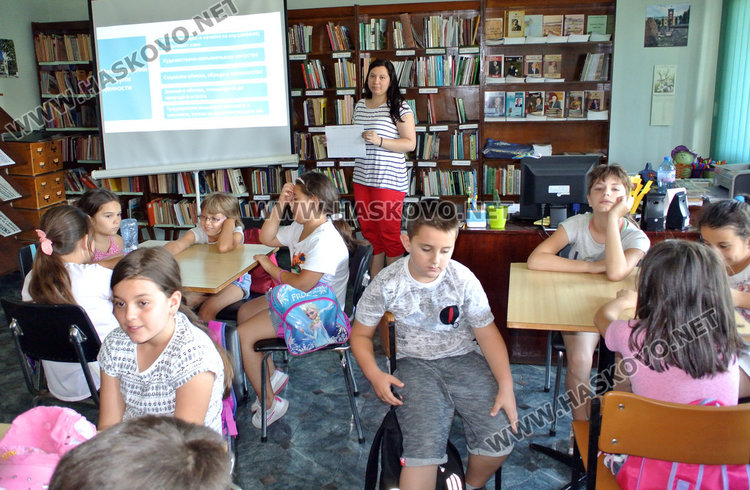 Учат деца на краезнание в библиотеката през юли