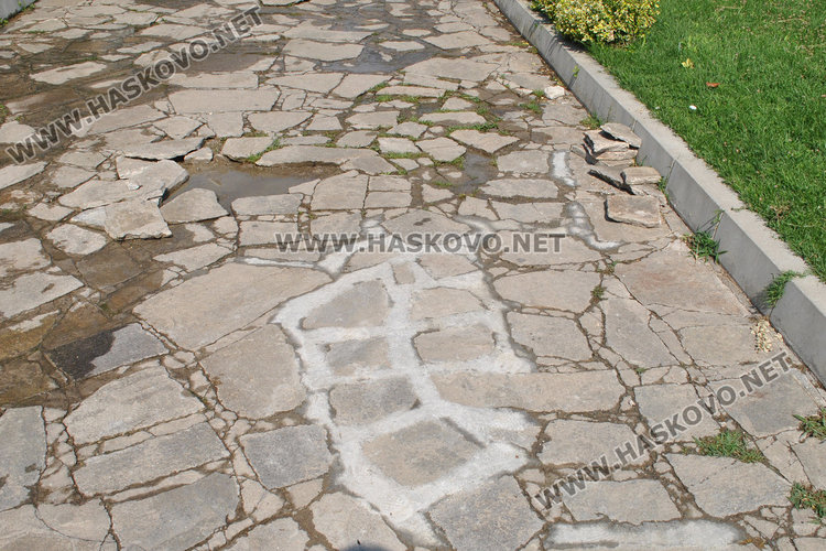 Хасковлии крадат пясък от детските площадки в парка на Ямача