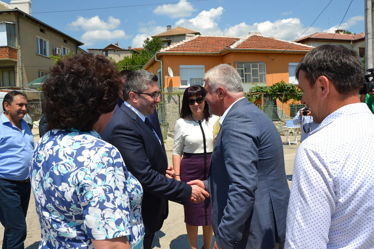 Регионалният министър обеща на Сунай Хасан ремонт на пътя Момчилград – Нановица