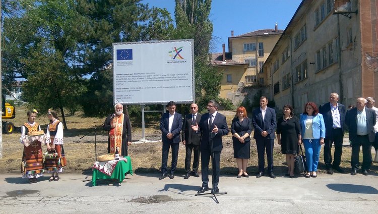 С първа копка хасковската „АБ“ АД започна ремонт на пътя  Чирпан – Симеоновград