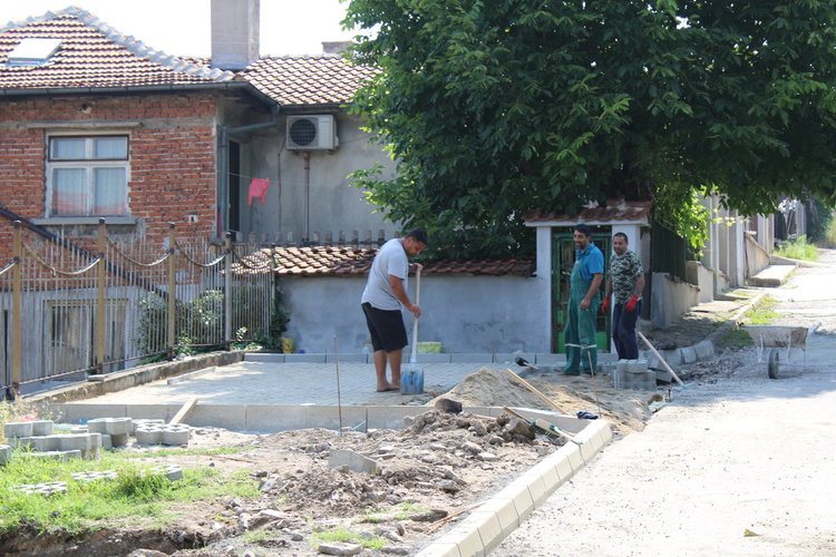 Готова е първата от новите осем детски и спортни площадки 