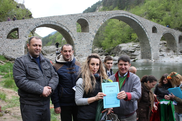 Огромен интерес към риболовния фест край Дяволския мост