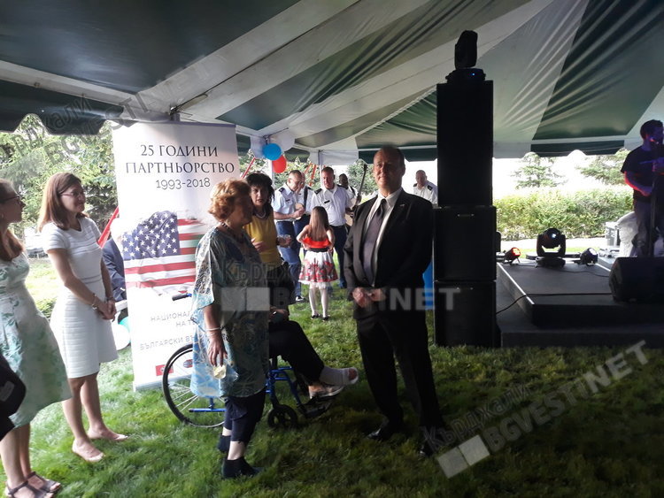 Американският посланик поздрави Цвета Караянчева за успешното ни европредседателство 