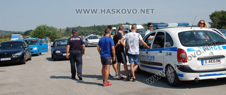 Представители на малките бензиностанции блокираха границата, предвиждат скок на горивата