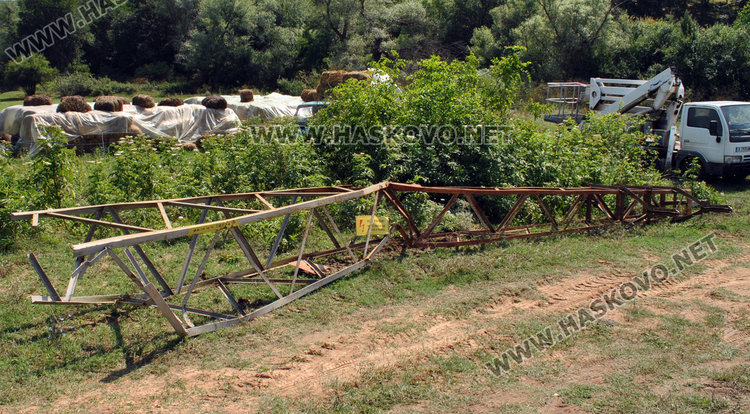 Любеново: Удари ни торнадо. В Динево кметът остана без комин