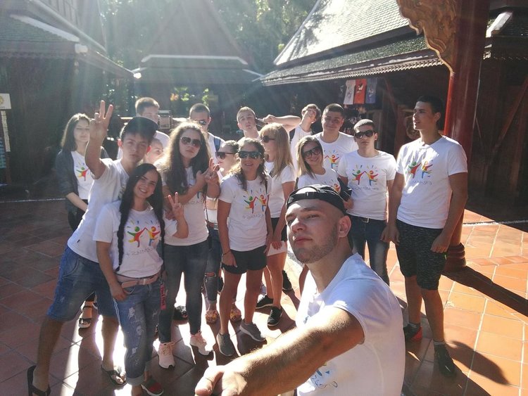 Ученици от Гимназията по туризъм стажуваха на остров Тенерифе, канят ги на работа