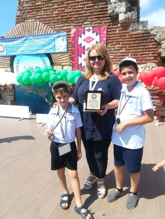 Наградените Михаил Георгиев, Иван Данев,г-жа Здравка Данева