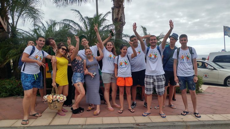 Ученици от Гимназията по туризъм стажуваха на остров Тенерифе, канят ги на работа