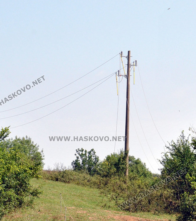 Любеново: Удари ни торнадо. В Динево кметът остана без комин