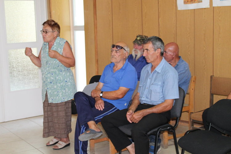 Наводненията заляха къщи, подкопаха пътища и отнесоха асфалта 