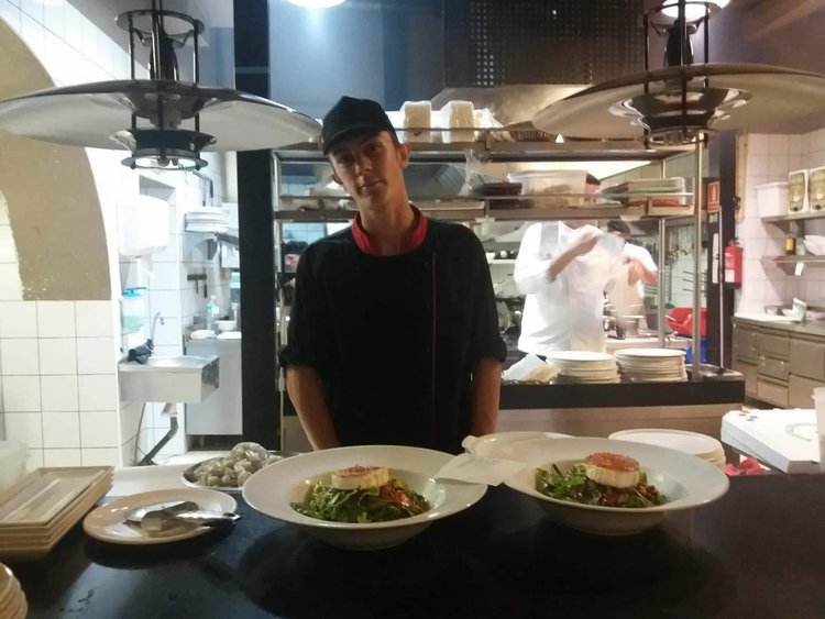 Ученици от Гимназията по туризъм стажуваха на остров Тенерифе, канят ги на работа