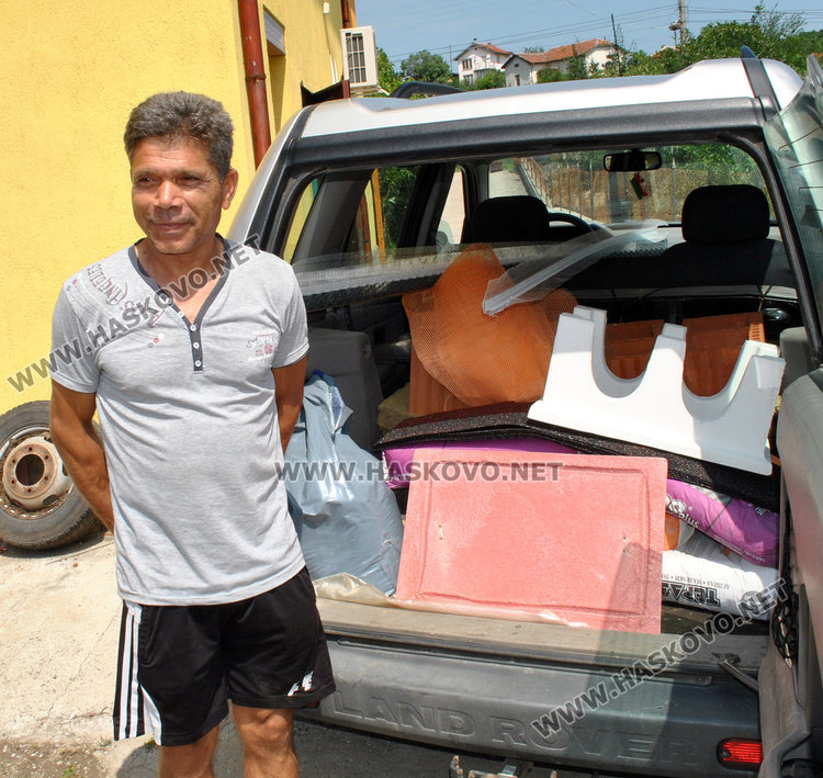 Любеново: Удари ни торнадо. В Динево кметът остана без комин