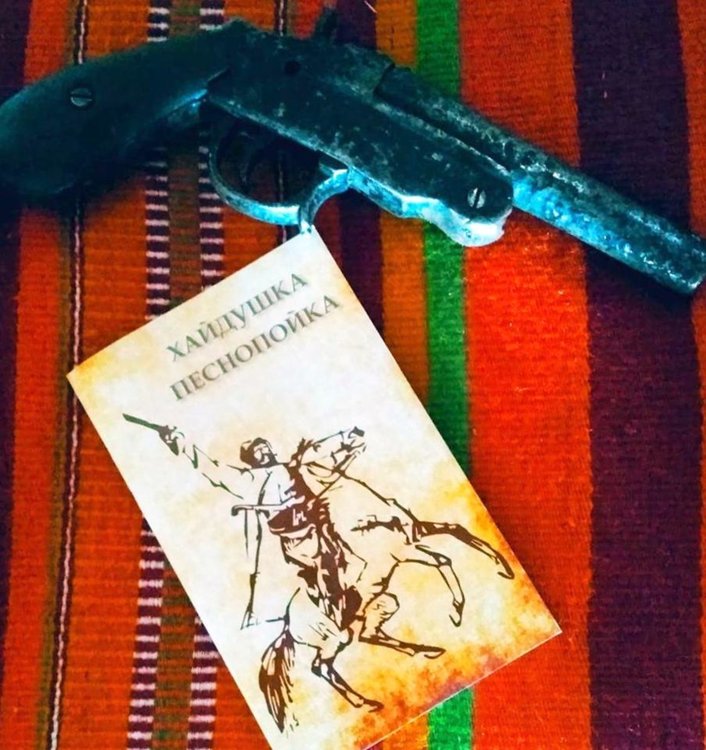 „Родопски хайдути“ отпечатаха първата песнопойка с хайдушки песни