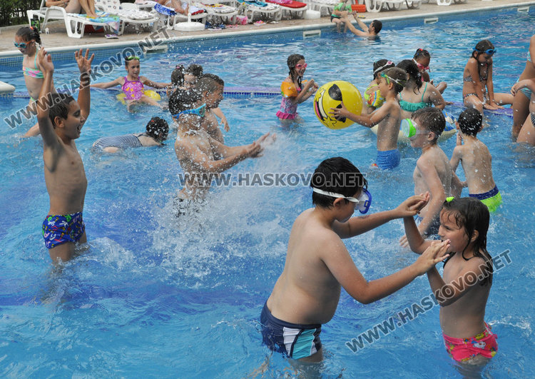 „Забавно лято“ завърши с плажна фиеста за децата