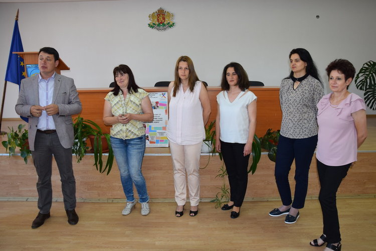 Ученици от Ардино получиха сертификати от учебната си практика в общинската администрация