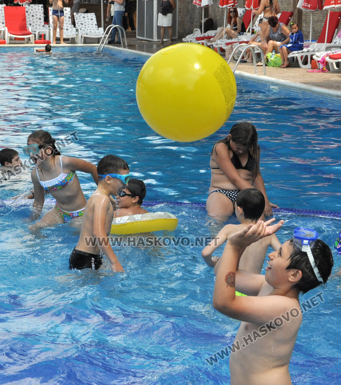 „Забавно лято“ завърши с плажна фиеста за децата