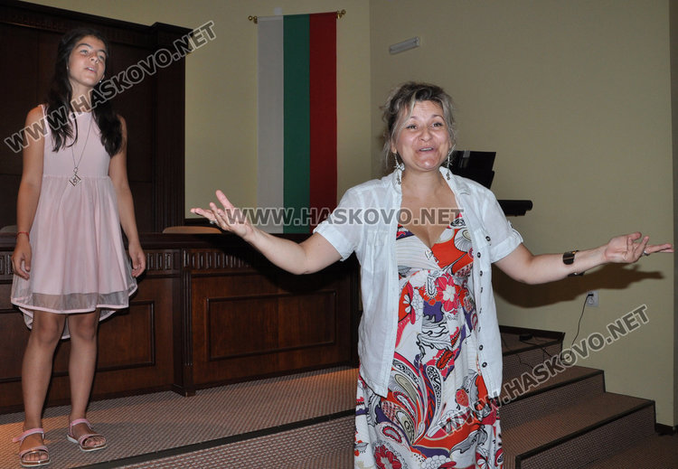 Зарадваха млади музиканти с инструменти от „Хасково рок“ 