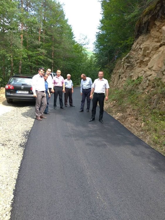 Кметът на Ардино лично инспектира асфалтирането на още километър до Дяволския мост