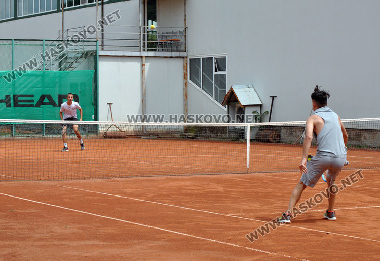 Тенис турнир събра любители на кортовете в „Кенана”