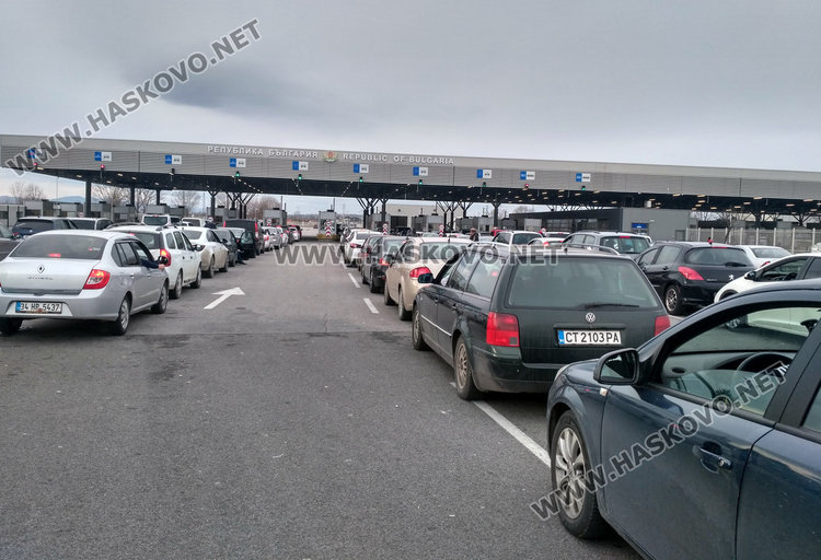 Гастарбайтери образуваха опашки на границата с Турция, трафик и към Гърция