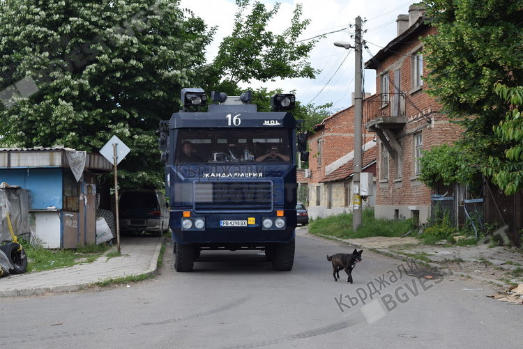Масов бой до Калинка, жандармерия идва на помощ на полицията
