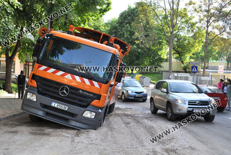 Пороят в неделя отнесе насипа от аварията на ул. „Кавала“