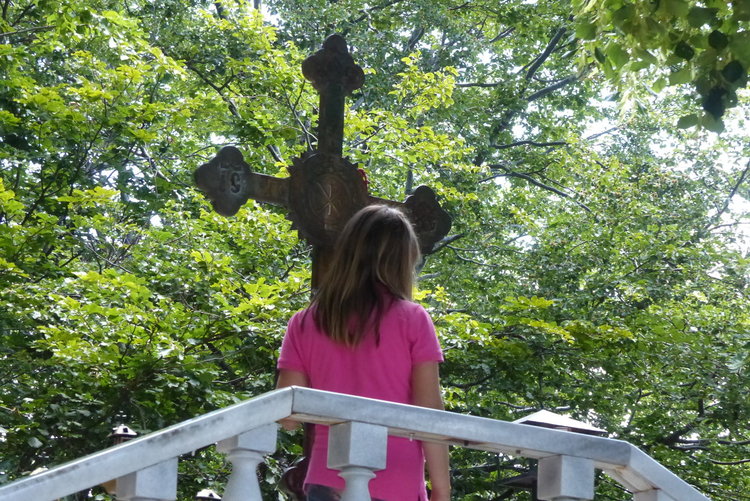 Смолянски деца на Кръстова гора: Тук Бог те прегръща