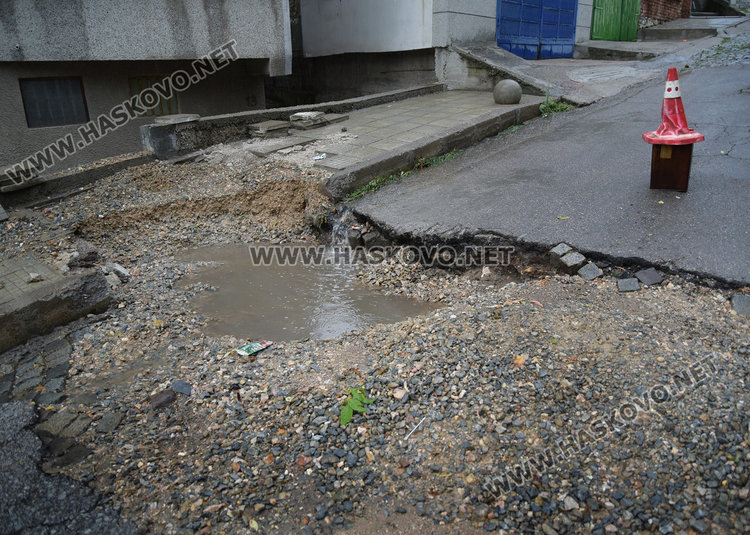 Пороят в неделя отнесе насипа от аварията на ул. „Кавала“