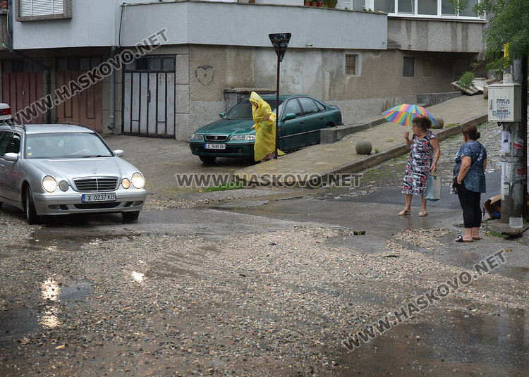 Пороят в неделя отнесе насипа от аварията на ул. „Кавала“