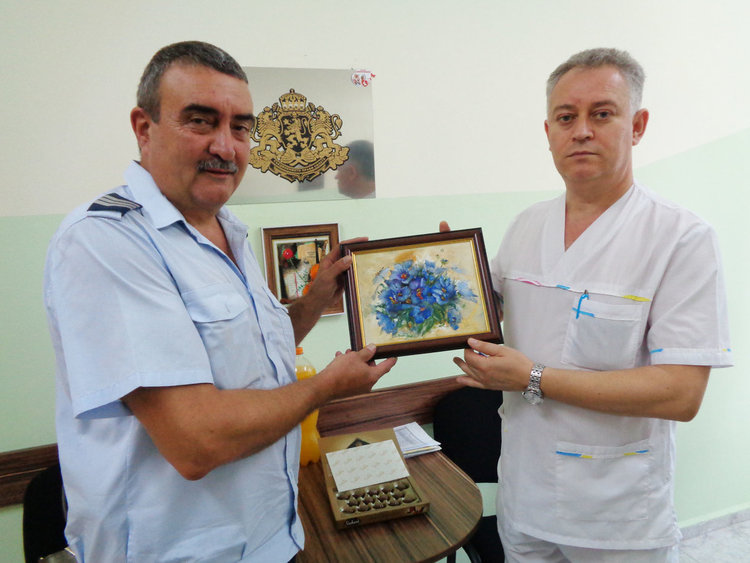 Полицаи сготвиха благотворителен обяд и дариха продукти за обитателите на хоспис „Добролюбие“ в Кърджали