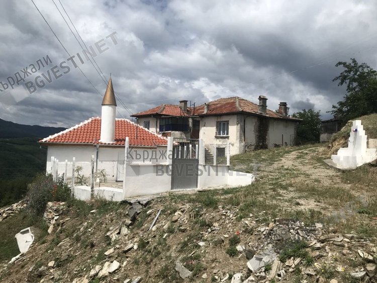 Общественикът Сабахатин Гьокче възстанови джамия, строена от пра-прадядо му