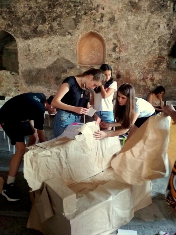 50 ученици от Смолян твориха в международен фестивал за театрални декори