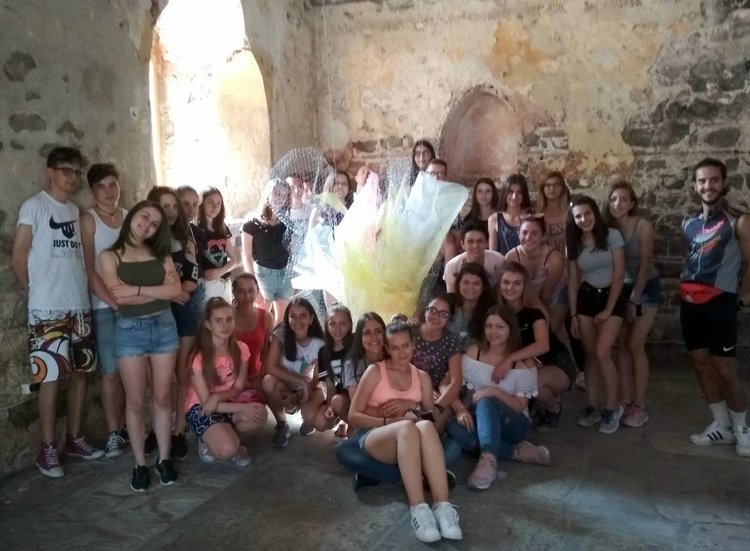 50 ученици от Смолян твориха в международен фестивал за театрални декори