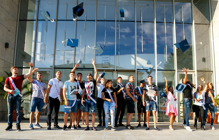 25 ученици от ПГЕТ „Захари Стоянов“ Харманли с отлична оценка за работата си по „Ученически практики“