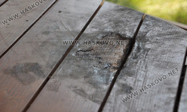 Вандали вилнеят в детска градина, палят беседка и пързалки